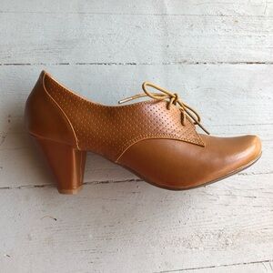 Chelsea Crew Retro Lace Up Heels - New in Box